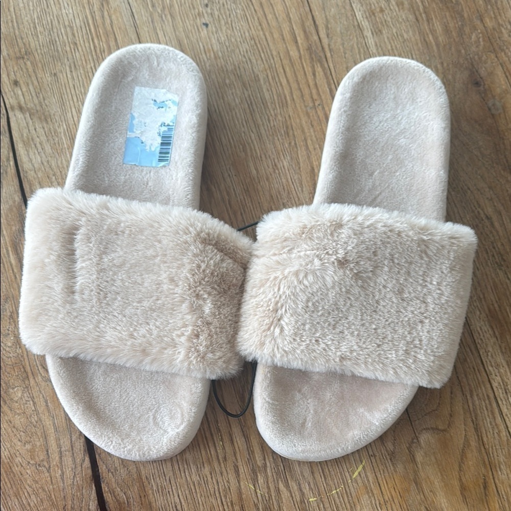 NWT Express fluffy slippers